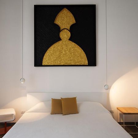 Magma Home - Rooms & Roof Naples Room photo